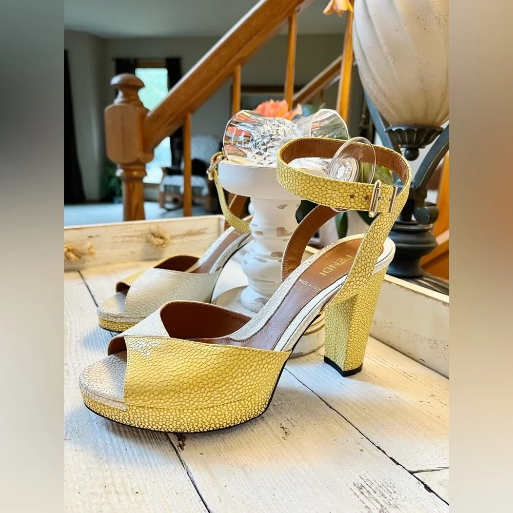 FENDI sz7 $800 Stingray Leather Sandal - Picture 6 of 8